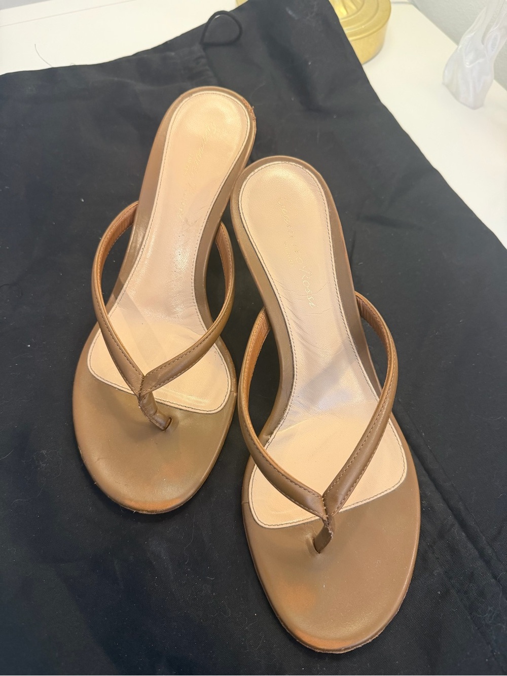 Gianvito Rossi Milano Brown Leather Thong Sandals – Made in Italy – Size 37.5